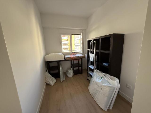 Piso en venta en Cuenca, Centro. EN ZONA DE CARRETERÍA. 4 DORMITORIOS. TERRAZA CON VISTAS A LAS PROCESIONES. TOTALMENTE REFORMADA. Pisos.