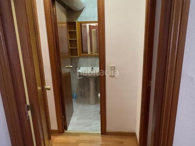Piso en venta en Cuenca, Centro. PISO EN VENTA EN TODO EL CENTRO DE CUENCA EN LA CALLE COLÓN B1831. Pisos.