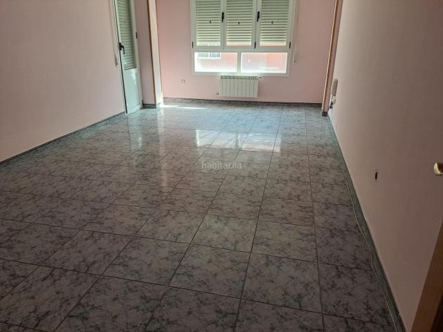 Piso en venta en Cuéllar. Amplio Piso en Cuéllar Oportunidad de Inversión. Pisos.