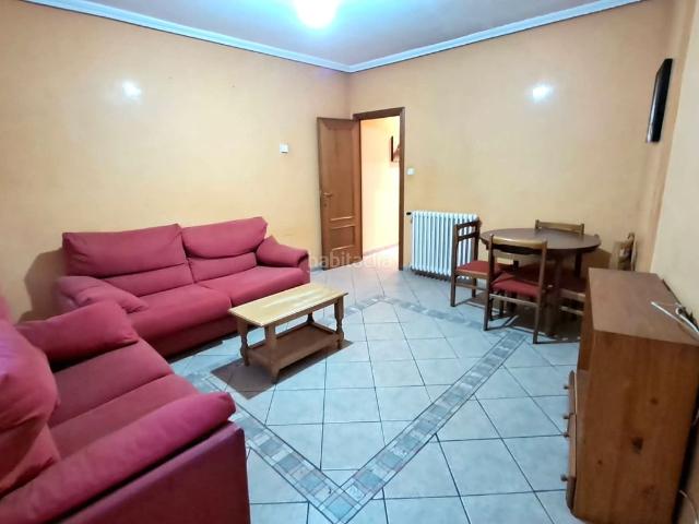 Piso en venta en Cuéllar. piso de 80 metros con trastero y patio. Pisos.