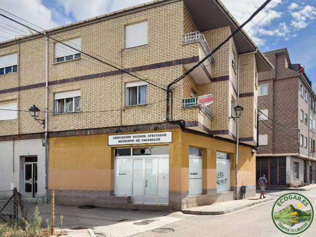 Piso en venta en Cacabelos. Piso en venta en Cacabelos 3 habitaciones, terraza y listo para entrar. Pisos.
