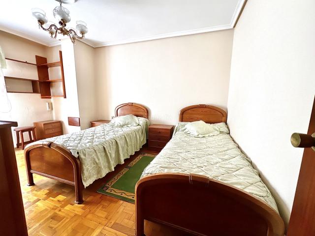 Piso en venta en Cabezón de la Sal. Descubra su nuevo hogar! Presentamos un encantador piso en venta que cumplirá con todas sus expectativas. Ubicado en una posición. Pisos Cabezón de la.
