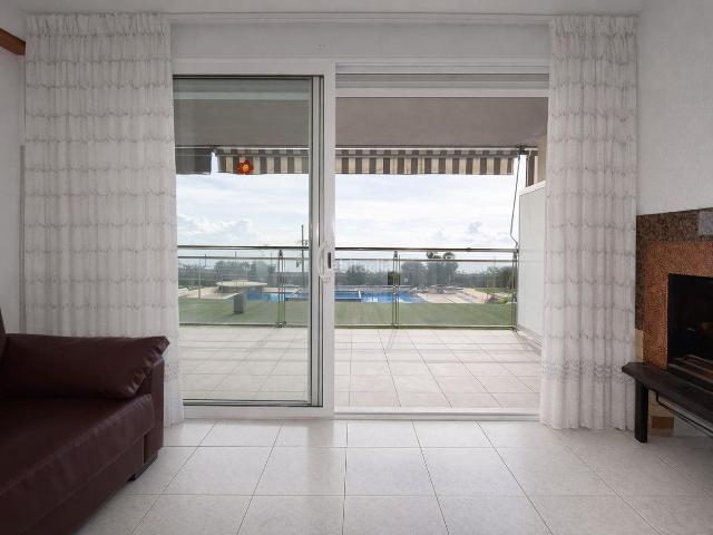 Piso en venta en Cabrera de Mar. Amplio y Moderno Piso con Parking y zona comunitaria. Pisos Cabrera de.