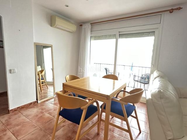 Piso en venta en Cadaqués Costa Brava. Apartamento a la venta en Cadaqués, en la Avenida Caritat Serinyana centro del pueblo.Es un piso muy cómodo para vivir en el centr. Pisos.