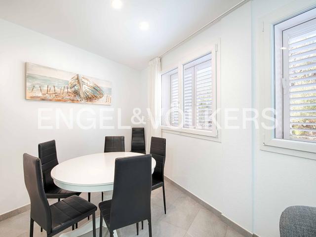 Piso en venta en Cadaqués Costa Brava. Apartamento de obra nueva de alta calidad en planta baja con licencia turística y ascensor, Cadaqués. Pisos.