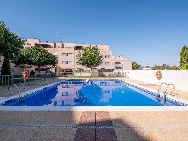 Piso en venta en Cadrete. Piso con garaje en urbanización con piscina. Cadrete. Pisos.