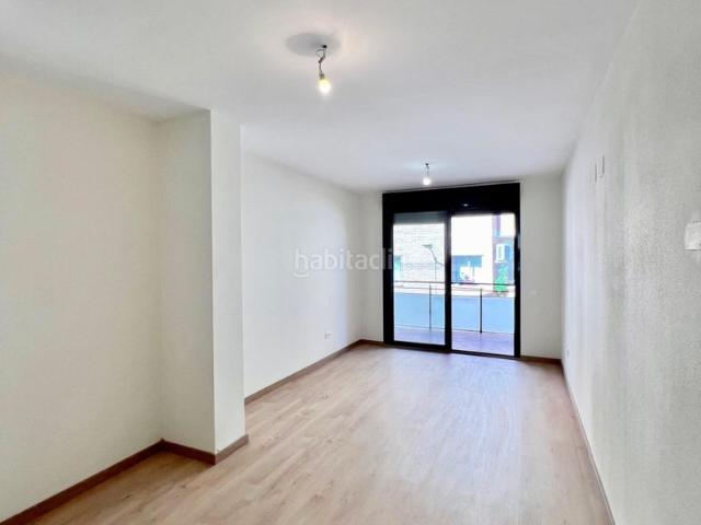 Piso en venta en Cadrete. PISO DE 2 DORMITORIOS 2 BAÑOS BALCÓN PLAZA DE PARKING TRASTERO PISCINA COMUNITARIA. Pisos.