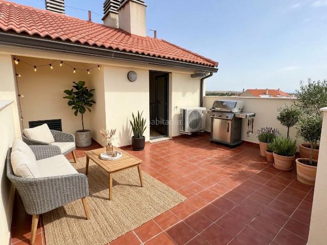 Piso en venta en Cadrete. PISO DUPLEX DE 2 DORMITORIOS 1 BAÑO TERRAZA PLAZA DE PARKING TRASTERO PISCINA COMUNITARIA. Pisos.