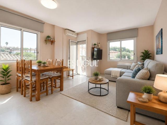Piso en venta en Calonge, Poble. Apartamento con piscina comunitaria en Calonge. Pisos.