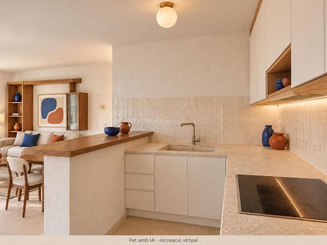 Piso en venta en Calonge, Poble. Piso para reformar en el centro de Calonge. Pisos.