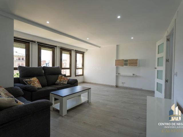 Piso en venta en Calatayud, Centro. Piso reformado en Plaza del Fuerte con garaje. Pisos.