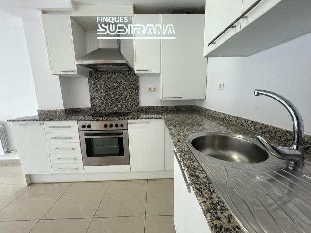 Piso en venta en Calaf. PIS SEMINOU EN VENDA AL POBLE DE CALAF Zona Plaça dels Arbres. Pisos.
