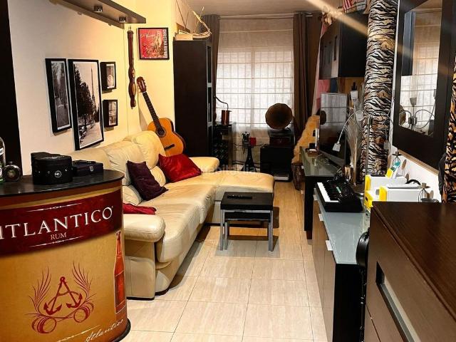Piso en venta en Calafell, Calafell Platja Costa Dorada. Espacioso y reformado piso en Calafell Platja. 3 dorm 2 baños, cocina americana, terraza de 14m y parking. Tu hogar ideal te esp. Pisos.