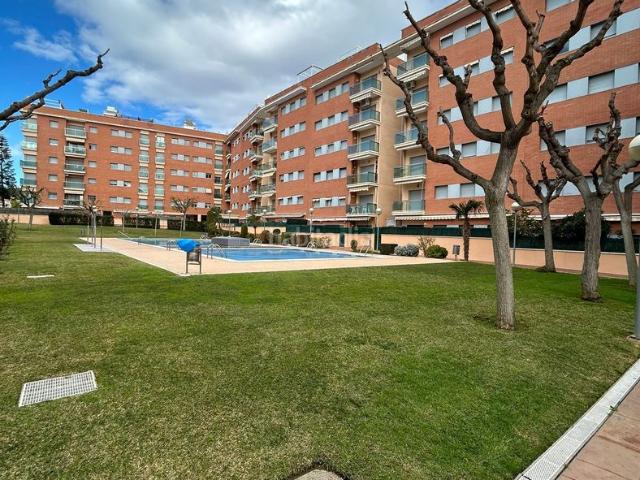 Piso en venta en Calafell, Calafell Residencial Costa Dorada. Amplio piso reformado en Calafell Platja con piscina y jardín comunitario. Tu hogar ideal te espera!. Pisos.