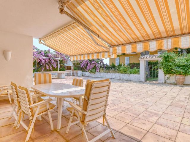 Piso en venta en Calella de Palafrugell Costa Brava. Espacioso apartamento de 4 habitaciones y terraza de más de 200m2 en Calella de Palafrugell. Pisos Calella de.
