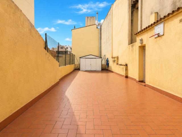 Piso en venta en Calella. VIVIENDA ÚNICA 5 HABITACIONES 3 BAÑOS CÉNTRICO. Pisos.