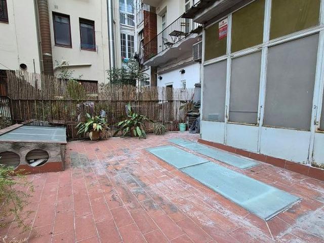 Piso en venta en calle Muntaner, Barcelona, de 83 m² 4 habitaciones por 590.000