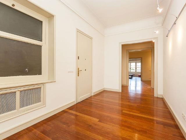 Piso en venta en calle De Muntaner, Barcelona, de 120 m² 3 habitaciones por 790.000