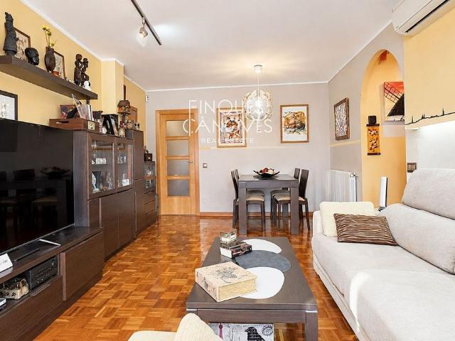 Piso en venta en calle Maluquer Salvador, Girona, de 100 m² 4 habitaciones por 460.000