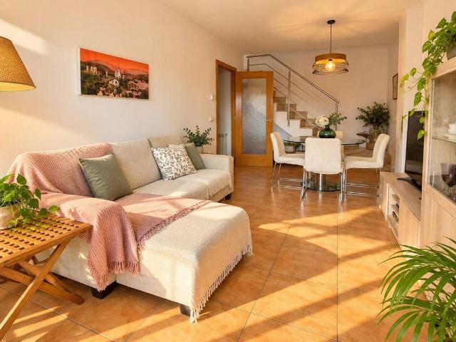 Piso en venta en calle Manel Viñas i Grauges, Girona, de 109 m² 3 habitaciones por 240.000