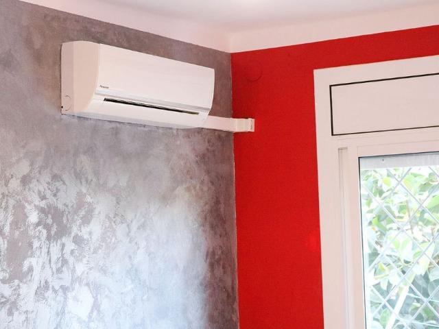 Piso en venta en calle Mare Deu de Sales, Viladecans, de 62 m² 3 habitaciones por 240.000