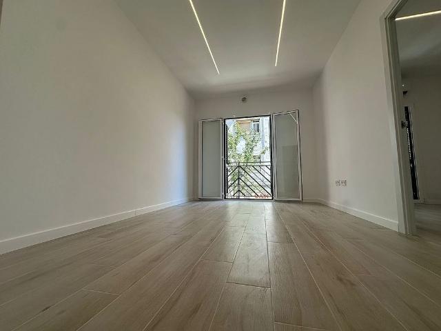 Piso en venta en calle Mare Deu Dels Desemparats, Hospitalet de Llobregat, L´, de 57 m² 3 habitaciones por 275.000