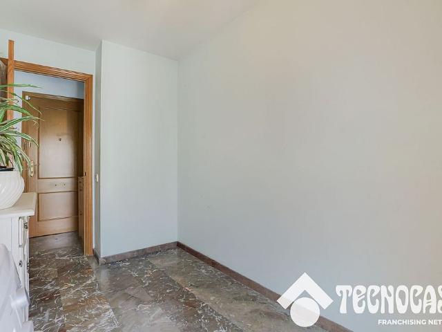 Piso en venta en calle Mare de Deu de Lourdes, Rubí, de 77 m² 4 habitaciones por 280.000