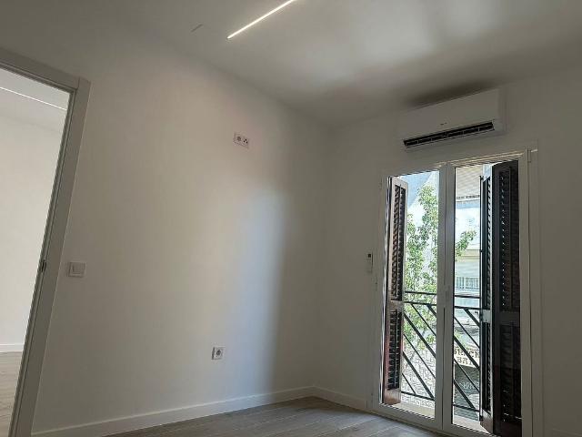 Piso en venta en calle Mare de Déu Dels Desemparats, Hospitalet de Llobregat, L´, de 59 m² 3 habitaciones por 275.000