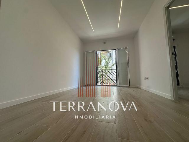 Piso en venta en calle Mare de Déu Dels Desemparats, Hospitalet de Llobregat, L´, de 65 m² 3 habitaciones por 275.000