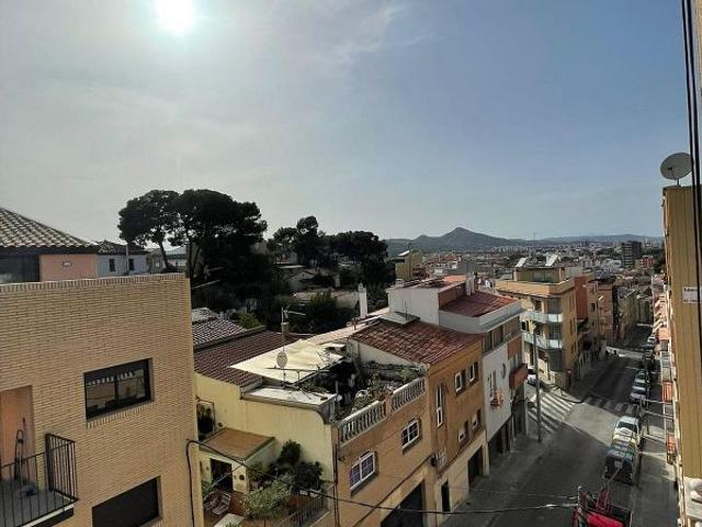 Piso en venta en calle Marià Fortuny, Sant Boi de Llobregat, de 60 m² 3 habitaciones por 235.000