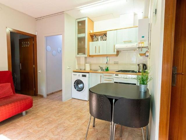 Piso en venta en calle Marques de la Mina, Barcelona, de 35 m² 2 habitaciones por 220.000