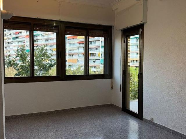 Piso en venta en calle Marques de Sentmenat, Barcelona, de 60 m² 4 habitaciones por 520.000