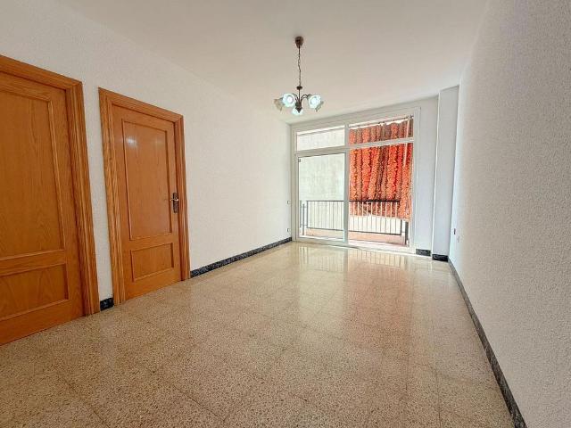 Piso en venta en calle Marti i Cod, Hospitalet de Llobregat, L´, de 92 m² 4 habitaciones por 366.940