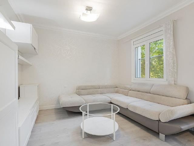 Piso en venta en calle Menorca, Barcelona, de 60 m² 2 habitaciones por 295.000