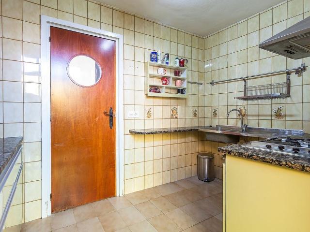 Piso en venta en calle Menorca, Barcelona, de 97 m² 4 habitaciones por 320.000