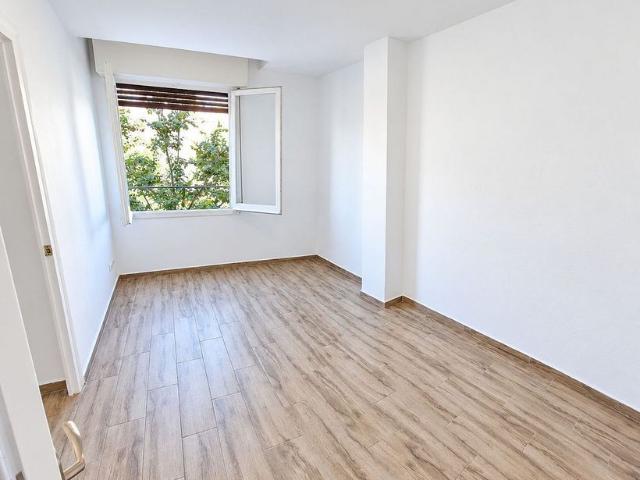 Piso en venta en calle Meridiana, Barcelona, de 51 m² 2 habitaciones por 265.000