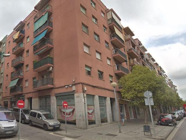 Piso en venta en calle Mèxic, Mataró, de 70 m² 4 habitaciones por 102.000