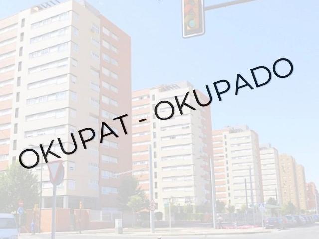 Dúplex en venta en calle Miquel Martí i Pol, Cassà de la Selva, de 136 m² 5 habitaciones por 100.000