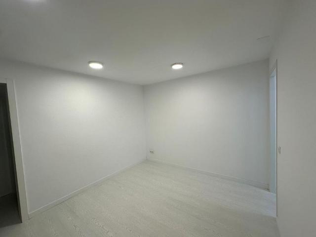 Piso en venta en calle Montseny del, Hospitalet de Llobregat, L´, de 54 m² 3 habitaciones por 230.000