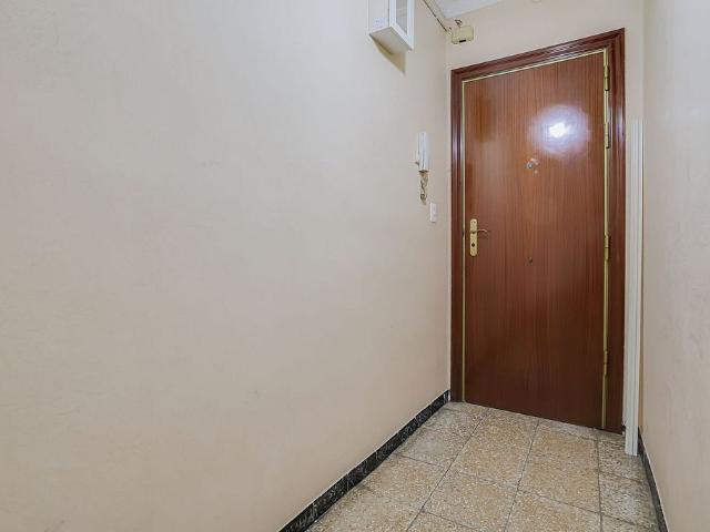 Piso en venta en calle Mossen Jacint Verdaguer, Sant Boi de Llobregat, de 58 m² 3 habitaciones por 215.000