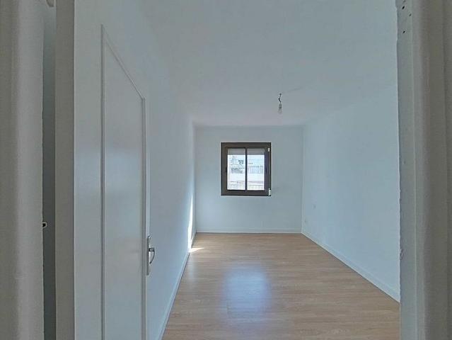 Piso en venta en calle Mossèn Jaume Busquet, Hospitalet de Llobregat, L´, de 47 m² 2 habitaciones por 160.000