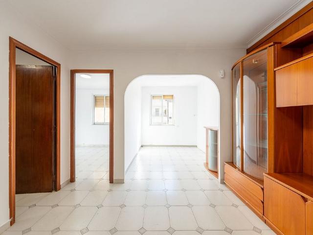 Piso en venta en calle Mossèn Jaume Busquet, Hospitalet de Llobregat, L´, de 60 m² 2 habitaciones por 159.000