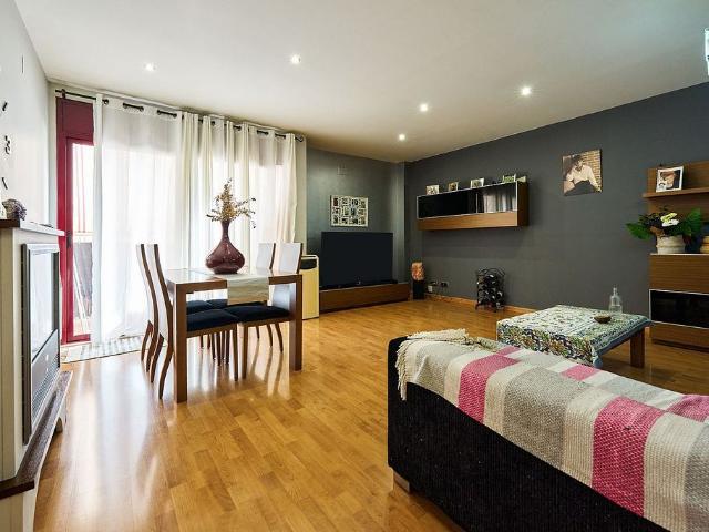 Piso en venta en calle Nou Barris, Barcelona, de 89 m² 3 habitaciones por 369.000