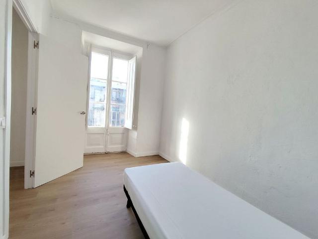 Piso en venta en calle Nou de la Rambla, Barcelona, de 120 m² 4 habitaciones por 425.000