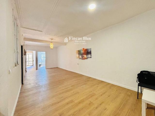Piso en venta en calle Nou de la Rambla, Barcelona, de 120 m² 4 habitaciones por 450.000