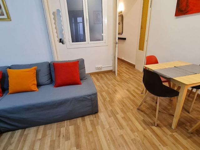 Piso en venta en calle Nou de la Rambla, Barcelona, de 54 m² 2 habitaciones por 240.000