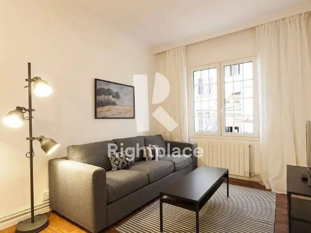 Piso en venta en calle Nou de la Rambla, Barcelona, de 75 m² 3 habitaciones por 320.000