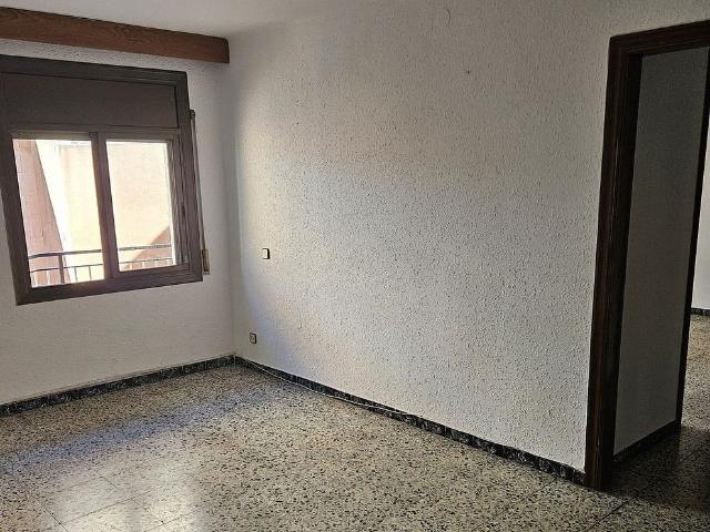 Piso en venta en calle Nou Pins, Barcelona, de 57 m² 3 habitaciones por 225.000