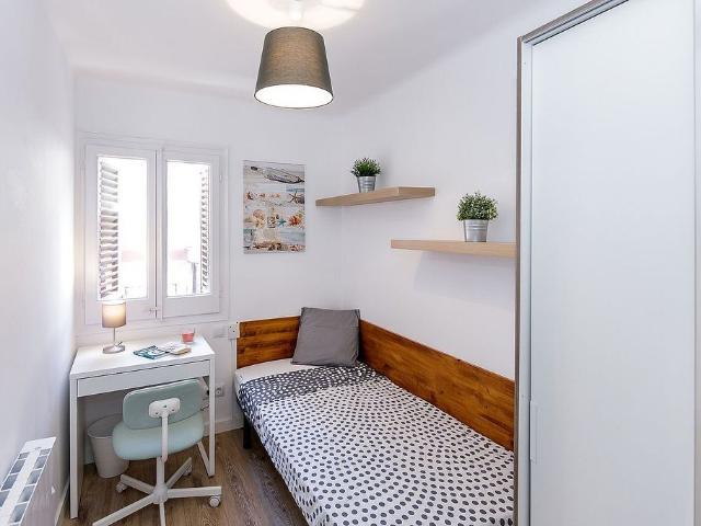 Piso en venta en calle Occident, Hospitalet de Llobregat, L´, de 56 m² 4 habitaciones por 260.000
