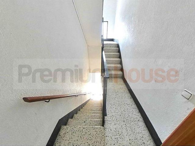 Piso en venta en calle Osca, Terrassa, de 90 m² 3 habitaciones por 77.000